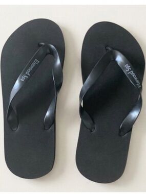 NWT Elmwood Spa Flip Flops
